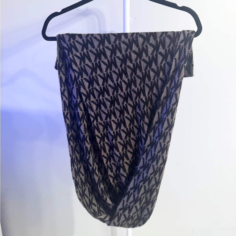 Michael Kors Black and Grey Patterned Scarf